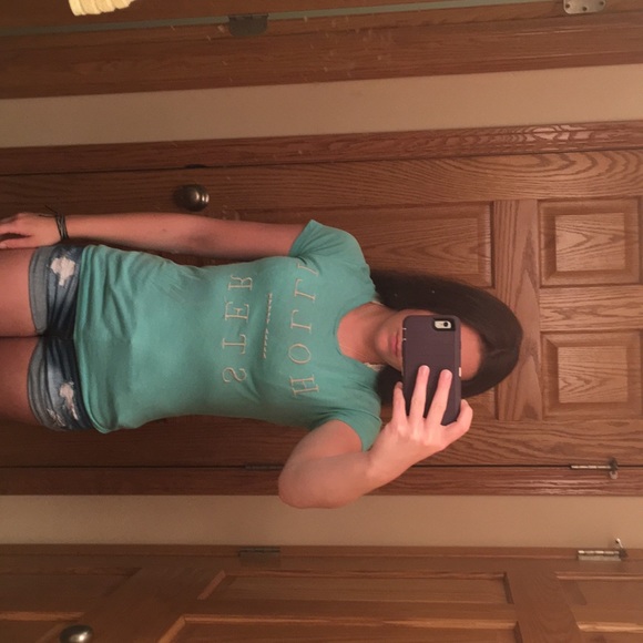 Hollister T-shirt - Picture 3 of 6